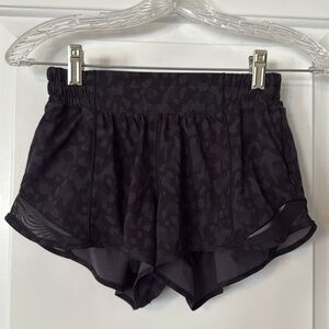 Like NEW Lululemon Hotty Hot Black Animal Cheetah Print 2.5” Low Rise Size 4